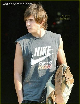 20080705-60404-efron-biceps-04.jpg