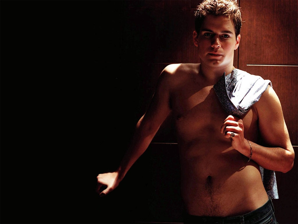19p-8190-henry-cavill.jpg