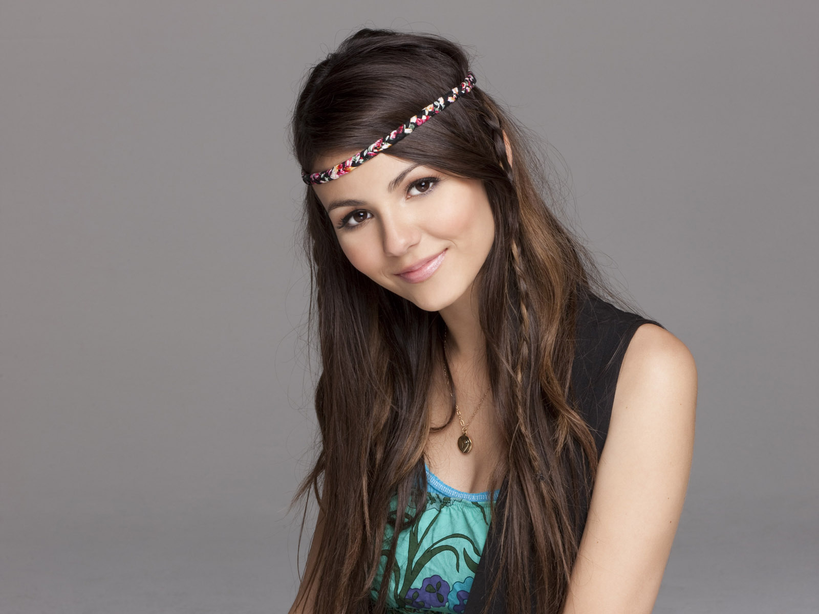 Victoria Justice 2 Wallpaper