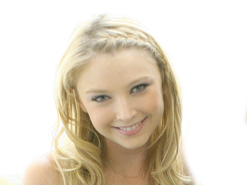 Elizabeth Harnois Wallpaper